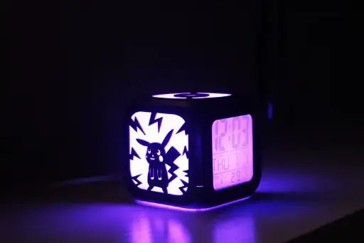Reloj de mesa LED  Pokemon Pikachu